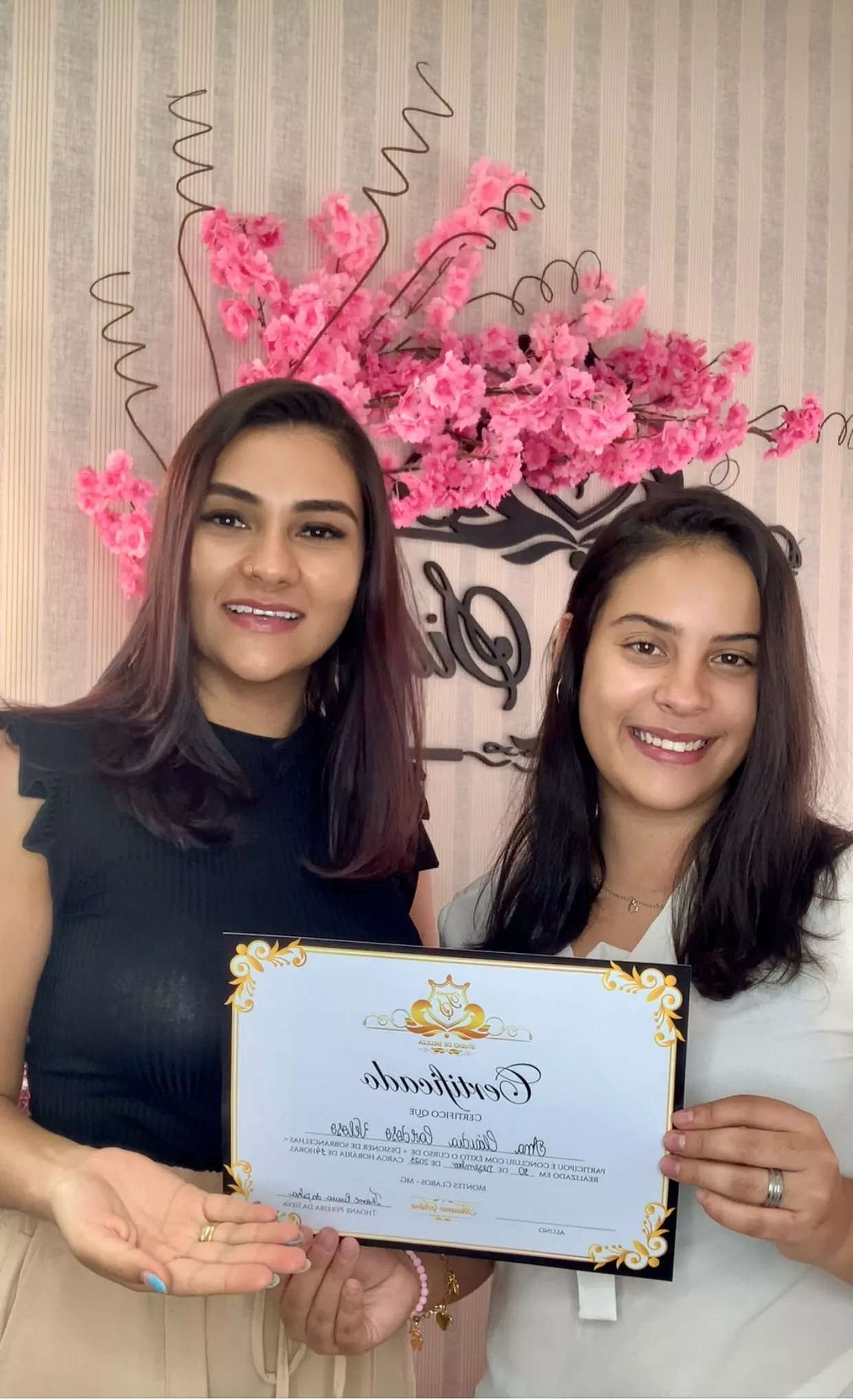 Aluna certificada no curso de design de sobrancelhas da Thuane Silva, foto 3